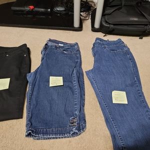 Lots of plus women bottoms